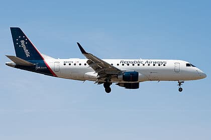 Embraer E175 — N401YX