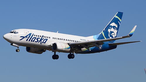Boeing 737-700 — N614AS
