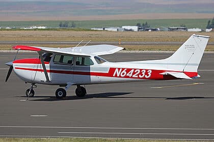 Cessna 172 Skyhawk — N64233