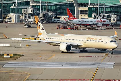 Airbus A350-1000 — A6-XWA