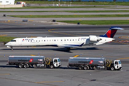 Bombardier CRJ900 — N301PQ