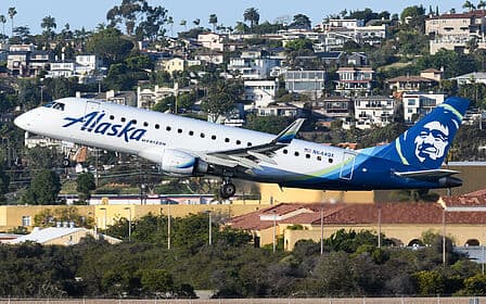Embraer E175 — N644QX
