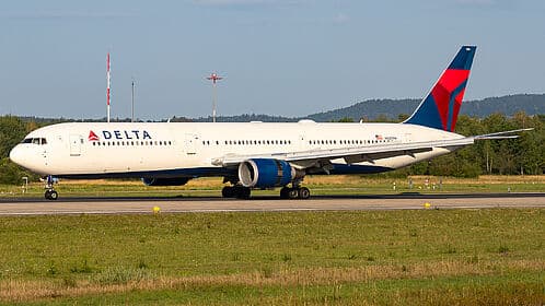 Boeing 767-400ER — N825MH