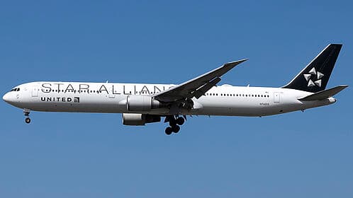 Boeing 767-400ER — N76055