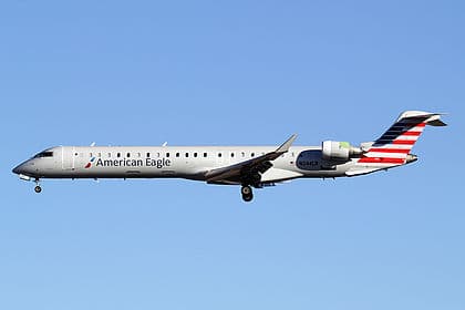 Bombardier CRJ900 — N244LR