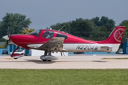 Cirrus SR22 — N220AM
