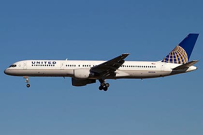 Boeing 757-200 — N552UA