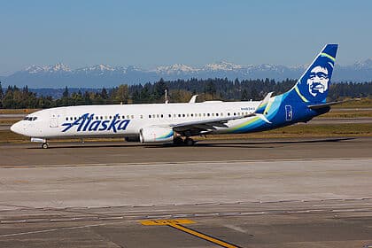 Boeing 737-900ER — N403AS