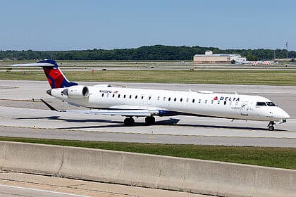 Bombardier CRJ900 — N302PQ