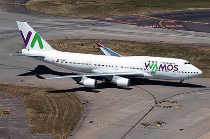 Boeing 747-400 — EC-MDS