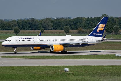 Boeing 757-200 — TF-ISD