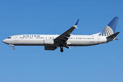 Boeing 737-900ER — N37456