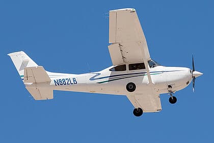 Cessna 182 Skylane — N882LB