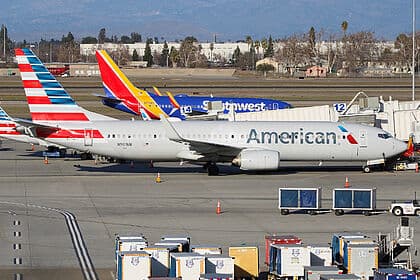 Boeing 737-800 — N901NN