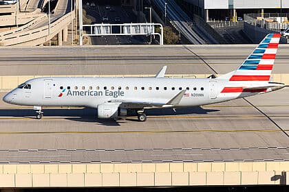 Embraer E175 — N201NN
